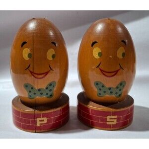 Vintage Humpty Dumpty Anthropomorphic Wooden Egg Salt & Pepper Shakers Japan